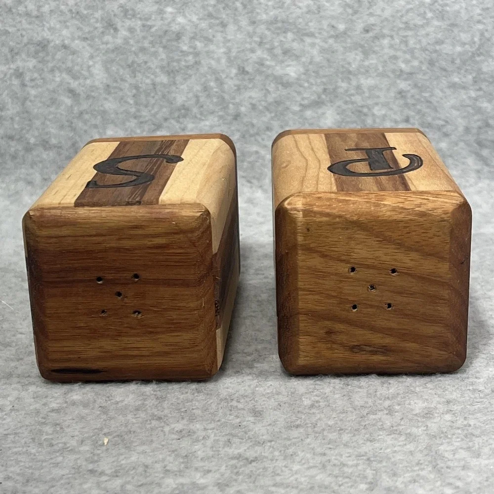 Handcrafted Wooden Salt &‎ Pepper Shakers Set Striped Wood Cork Stoppers Kitchen